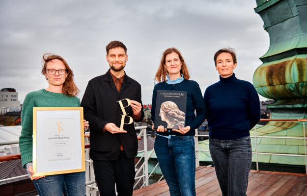 Bokförlaget Stolpe tog hem flera vinster i Publishingpriset 2021, bland annat Grand Prix i print.

Från vänster i bild:
Linda Parry, Svante Helmbaek Tirén (in-house frilans och har agerat redaktör för boken), Ida Larsson, Beatrice Gullström.