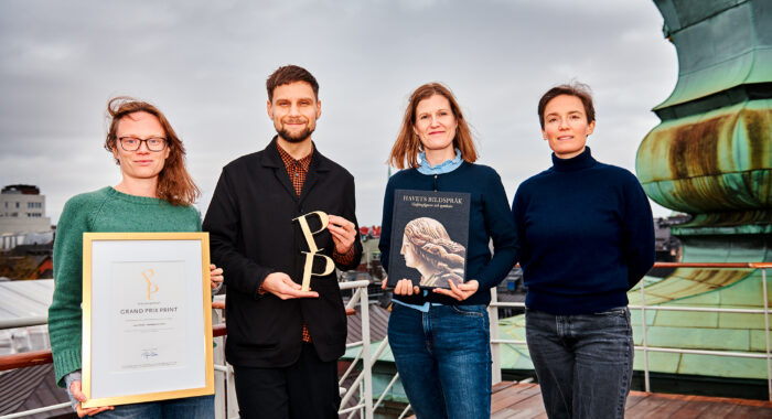 Bokförlaget Stolpe tog hem flera vinster i Publishingpriset 2021, bland annat Grand Prix i print.

Från vänster i bild:
Linda Parry, Svante Helmbaek Tirén (in-house frilans och har agerat redaktör för boken), Ida Larsson, Beatrice Gullström.